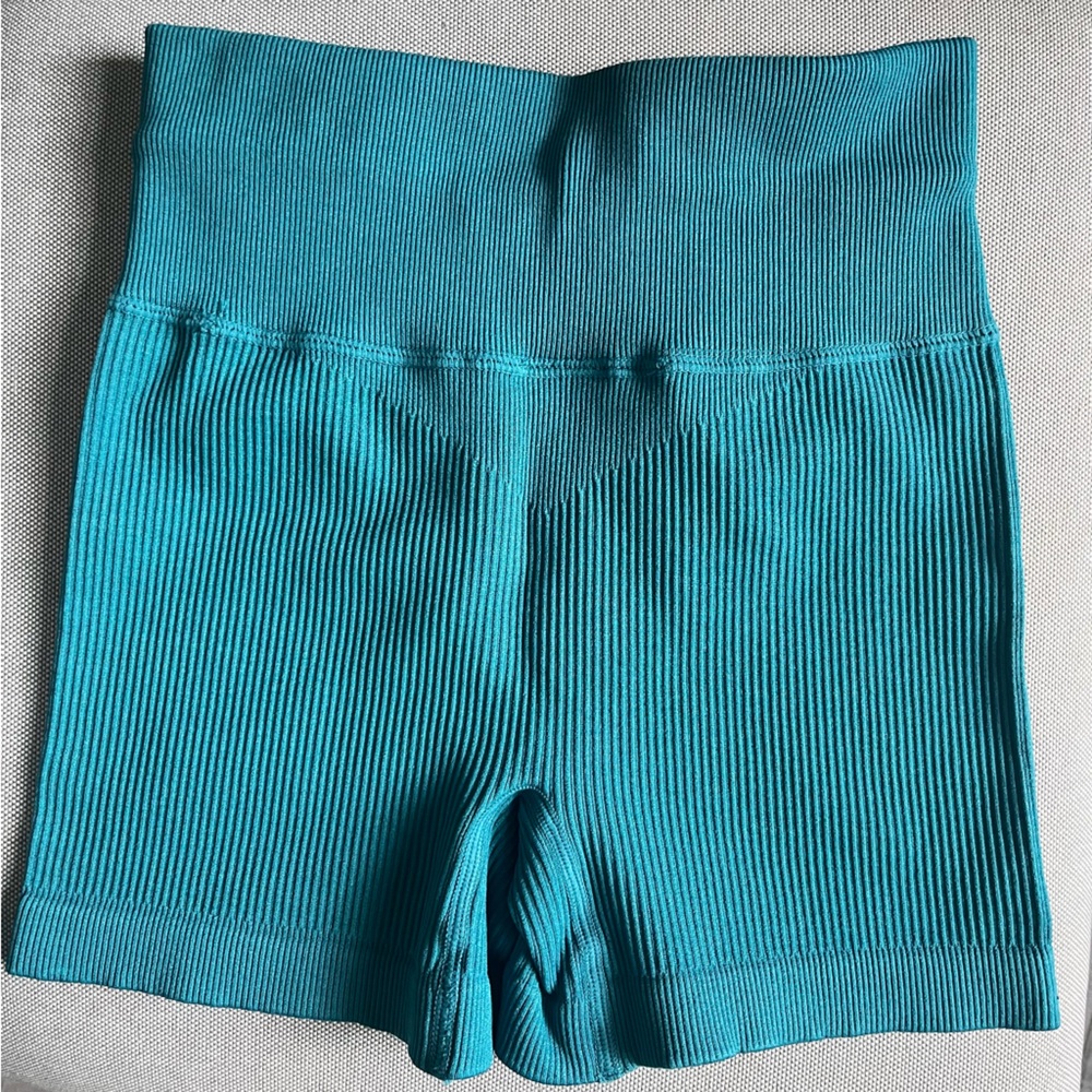 Bo + Tee ribbed shorts - Picture 2 of 6